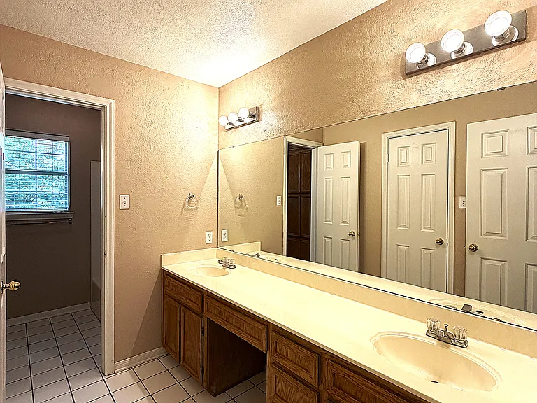 405 Gina Dr — Photo 23