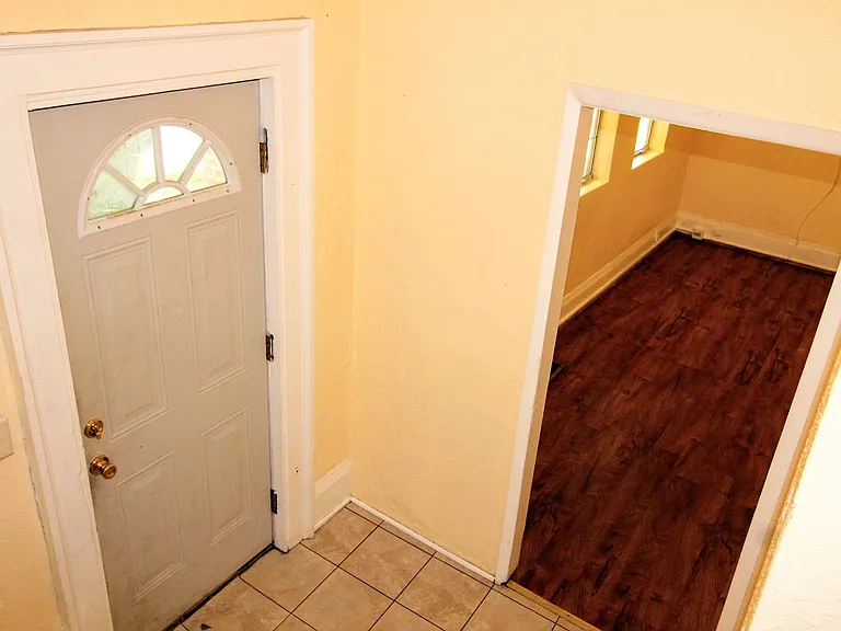 1021 College Ave — Photo 17