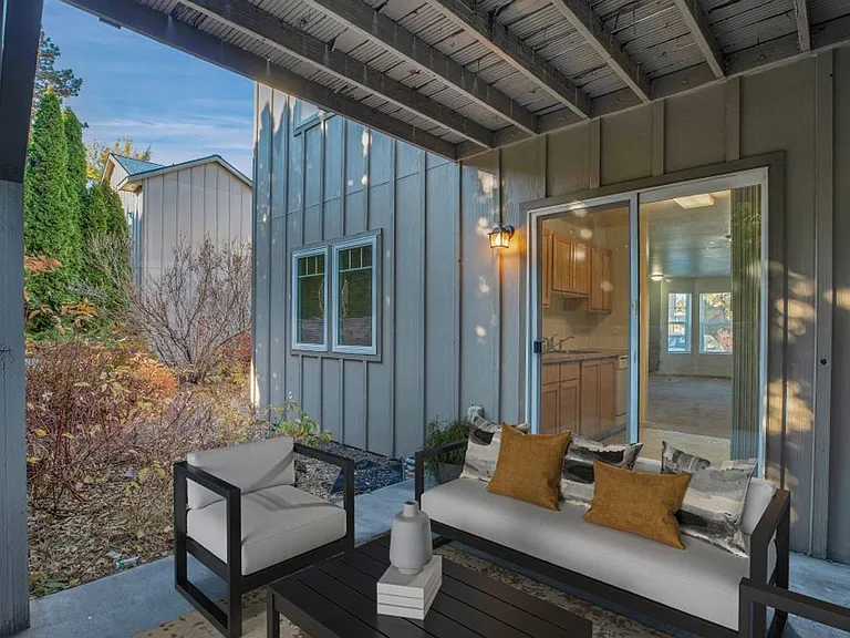 Highly sought after 1,2,3-bedroom flat and townhome apartments — Photo 15