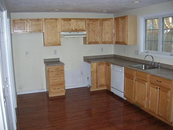 2nd image of 180 Daniels St