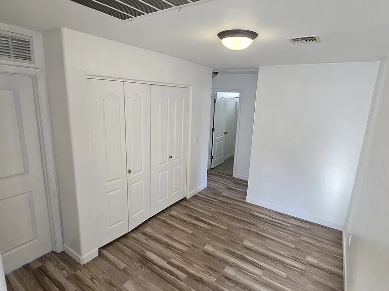 6622 W Polk St — Photo 14