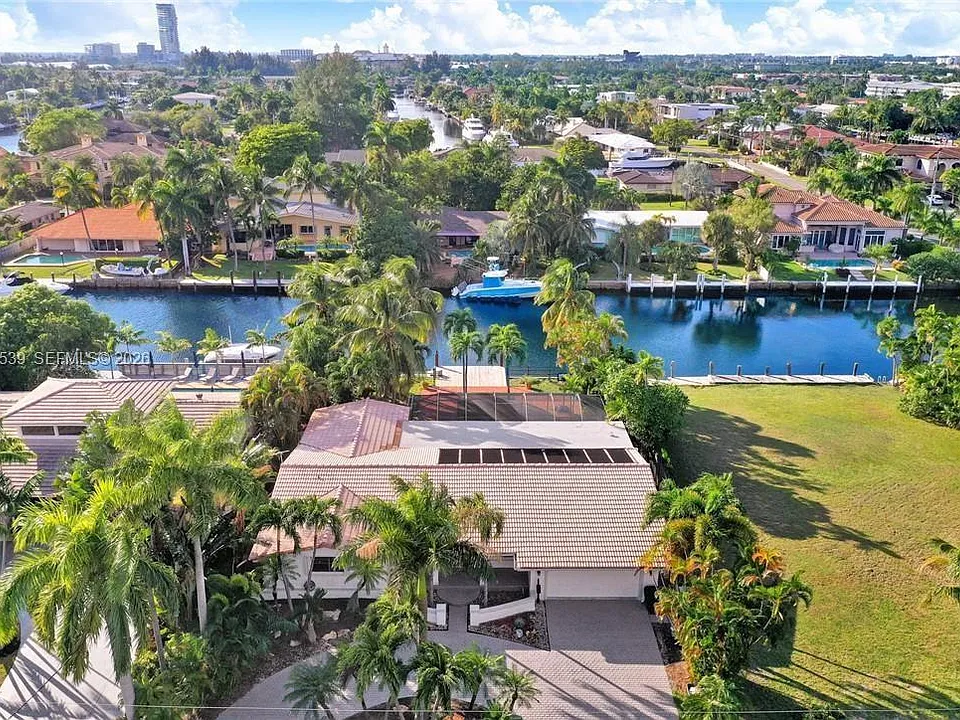 612 Hibiscus Dr