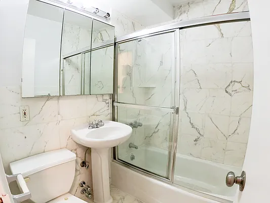 Rented by Urban Real Estate Inc | media 6