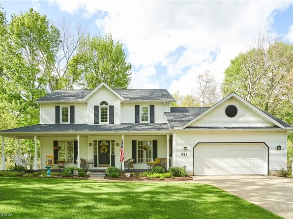 581 Woodhaven Dr, Uniontown, OH 44685
