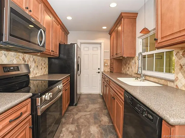 1365 SW Gastador Ave — Photo 11