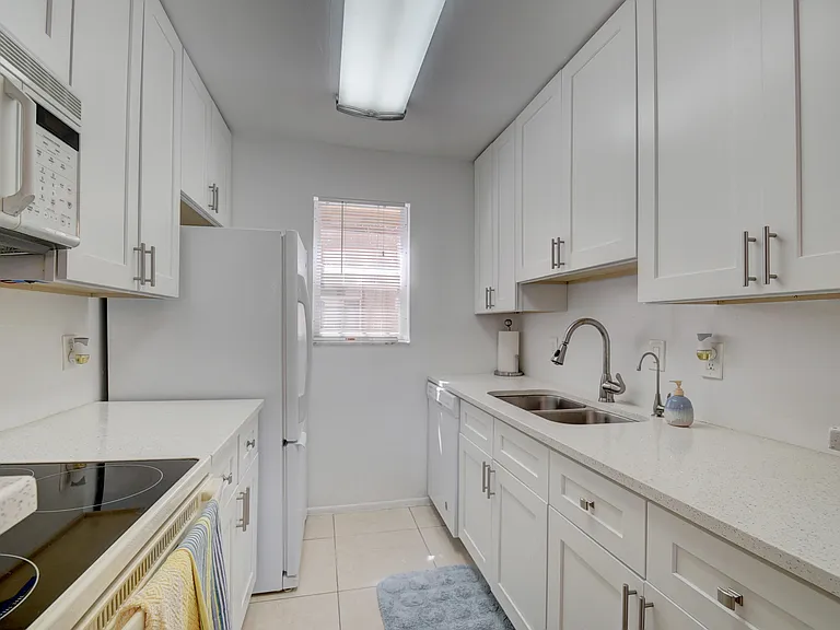 550 SW 2nd Ave #125 — Photo 7