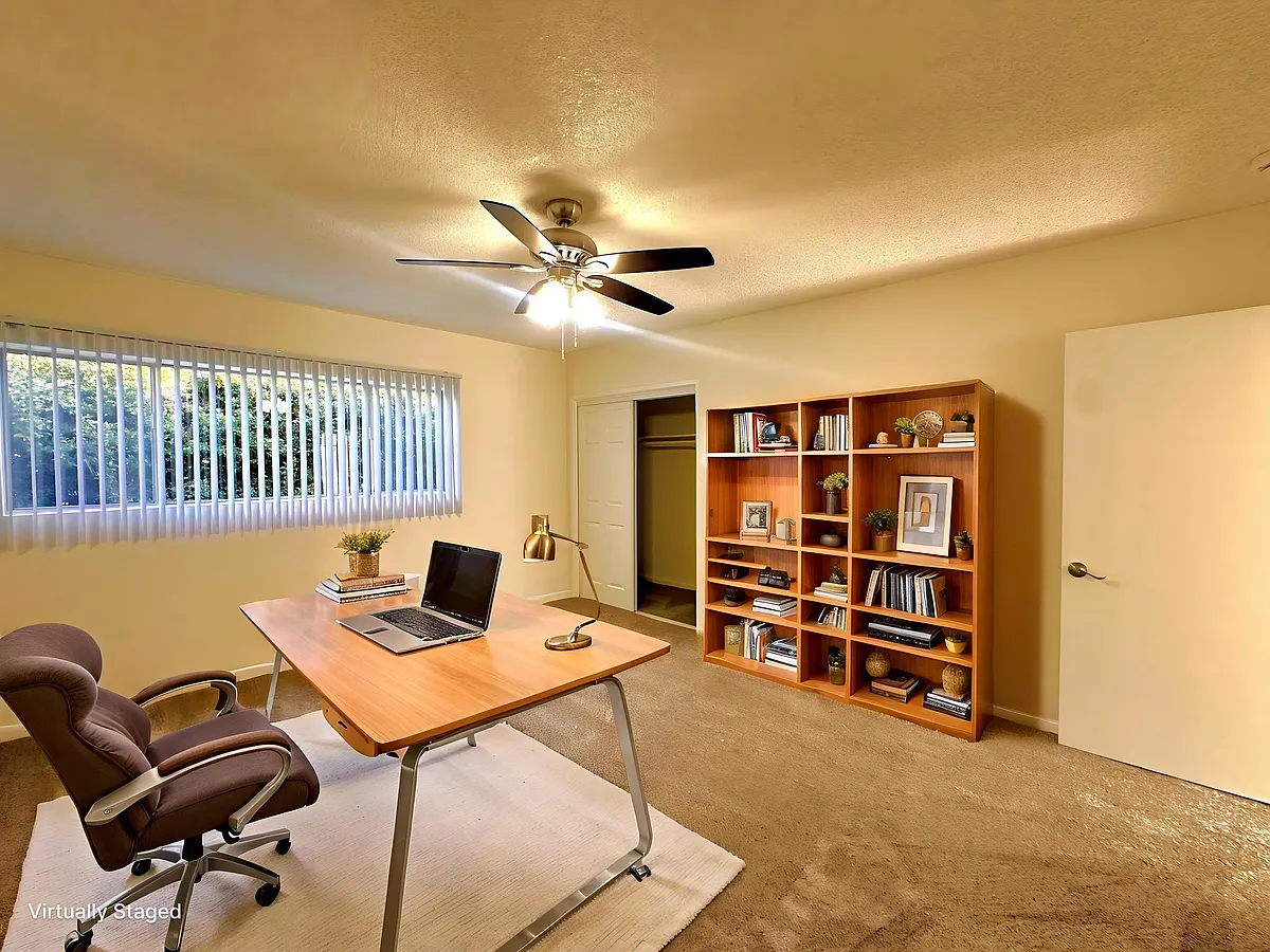 Building Photo - 25907 Oak St #19