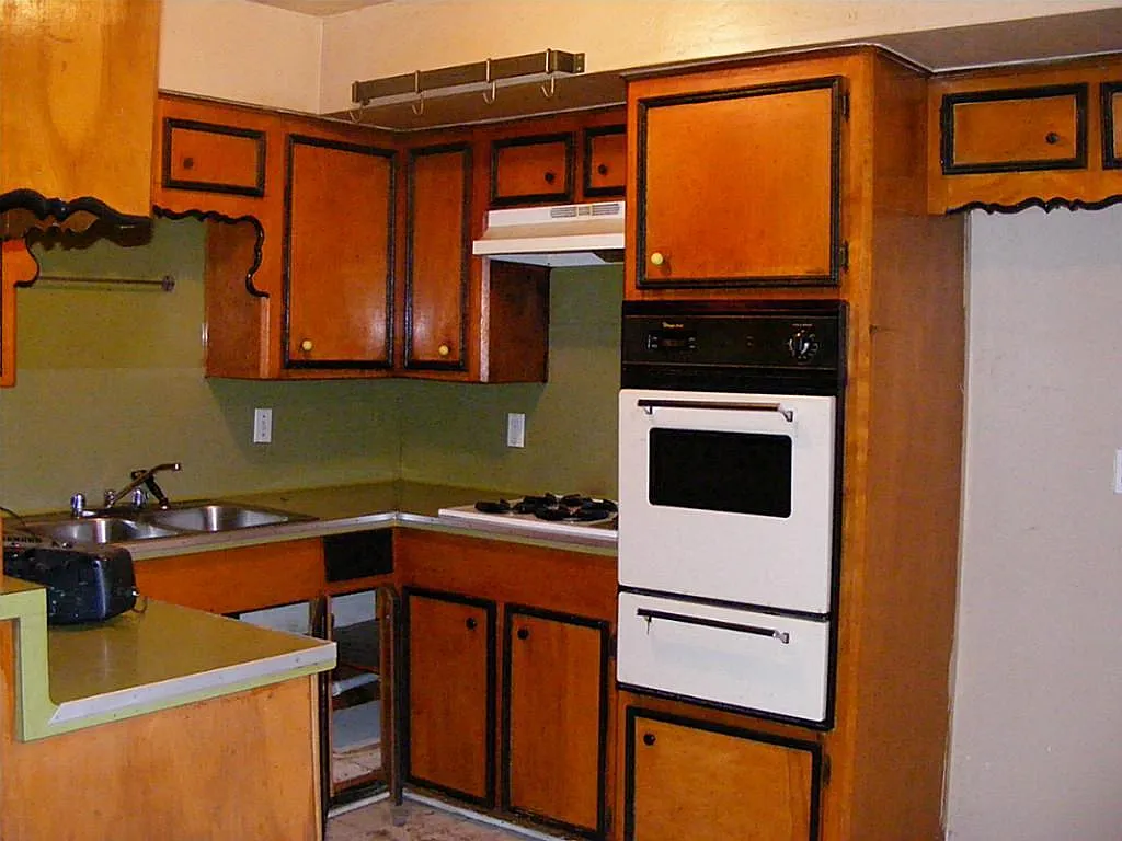 3 bed, 2.0 bath, 1621 sqft, $1,700 — Photo 3