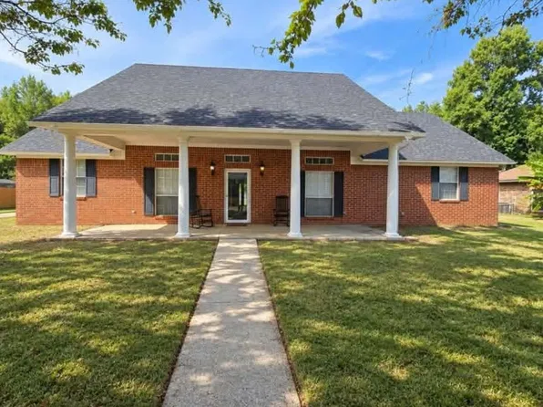 142 Westline Rd, Wake Village, TX 75501