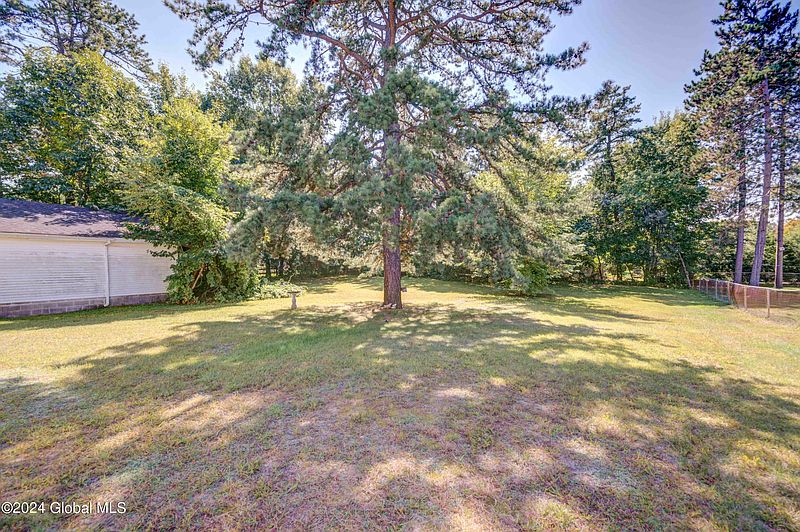 5th image of 3236 E Lydius Street