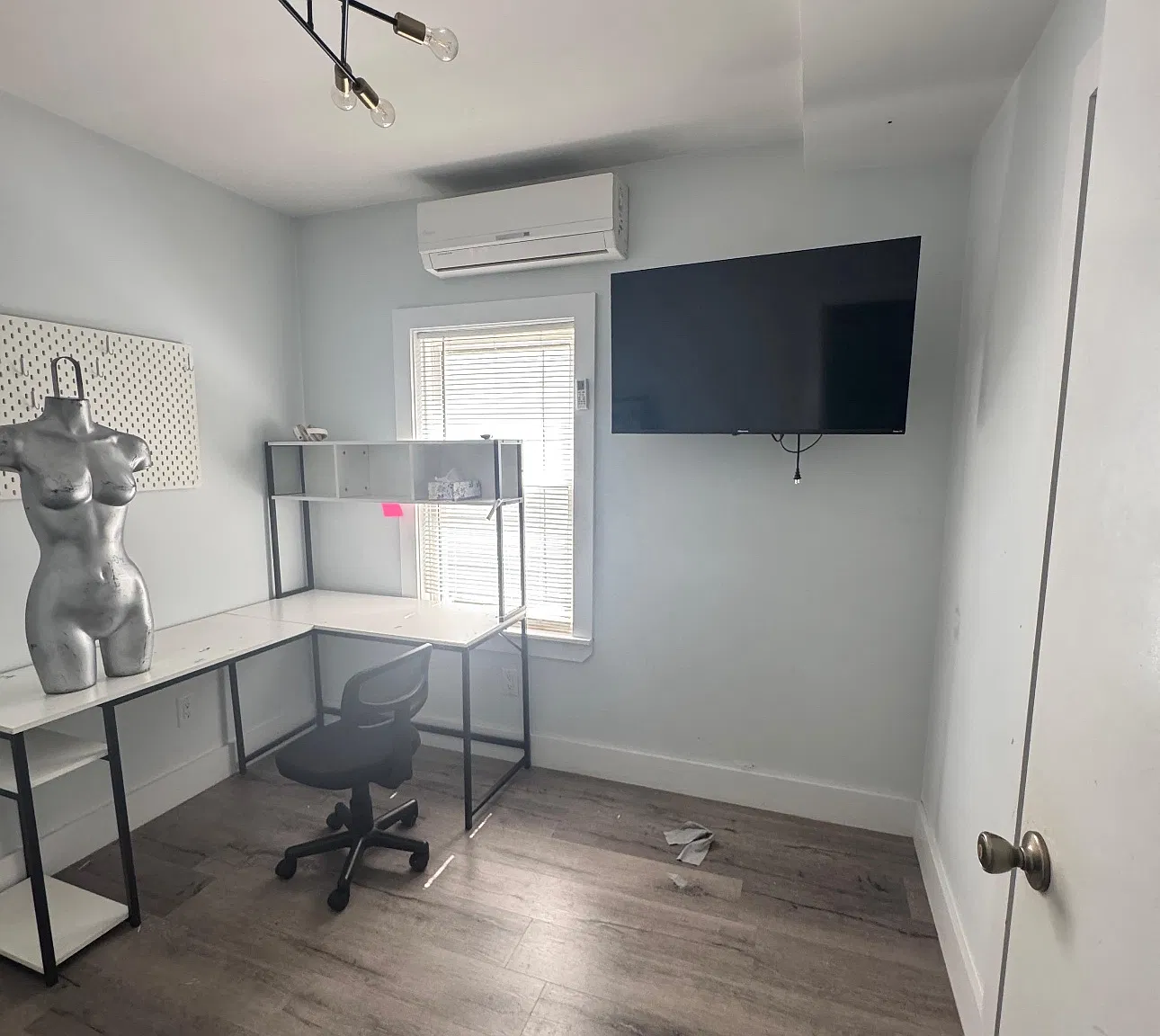 4 bed, $2,900 — Photo 2