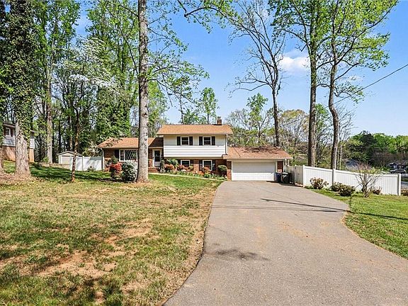 4th image of 2801 Brookhill Dr