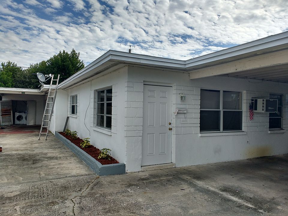 1st image of 301 N Saturn Ave