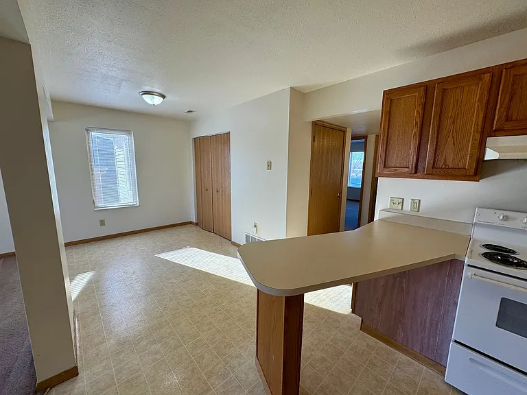 Lakeland Villa Apartments — Photo 39