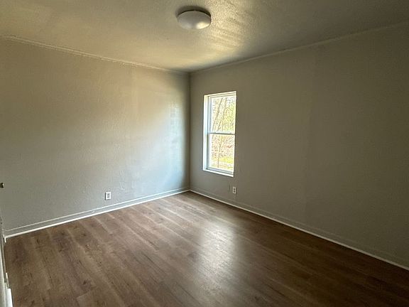 4th image of 465 E 68th St
