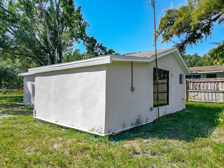 6920 Delano Ave — Photo 29