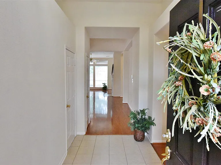 1210 Ivory Meadow Ln — Photo 4