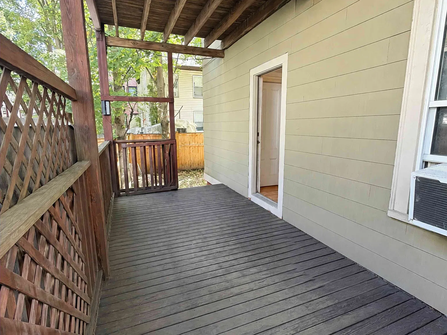 3 bed, 1000 sqft, $4,000 — Photo 2
