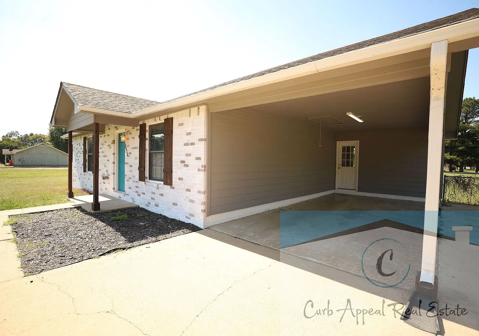 3 bed, 2 bath home with a huge, fenced yard sitting on a 1 acre lotnear Valley View school!! — Photo 3