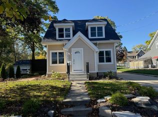 W58N393 Johnson Ave, Cedarburg, WI 53012