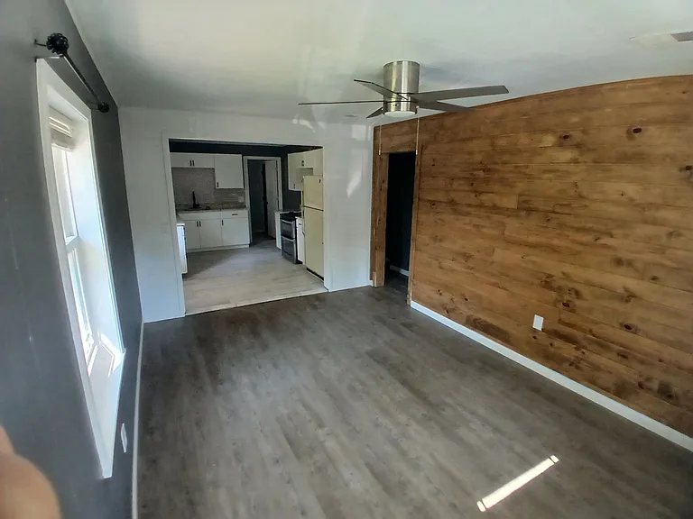 122 Hansford St — Photo 7