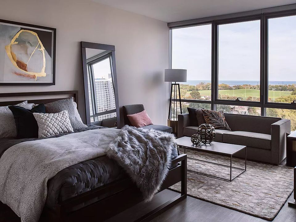 2nd image of 845 W Agatite Ave #1011