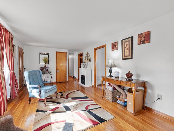 5th image of 200 Rainbow Ave