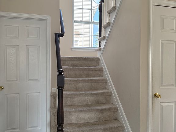 3rd image of 37 Winding Hill Dr