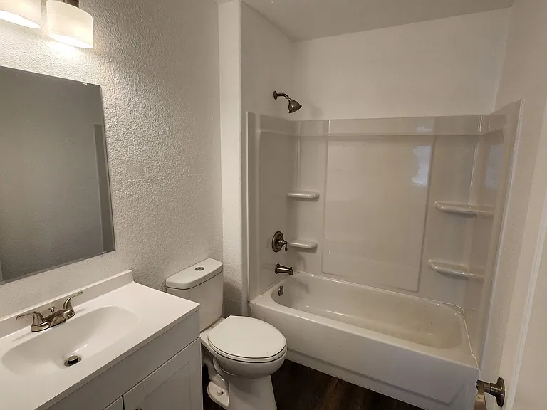 542 Pharis St — Photo 16