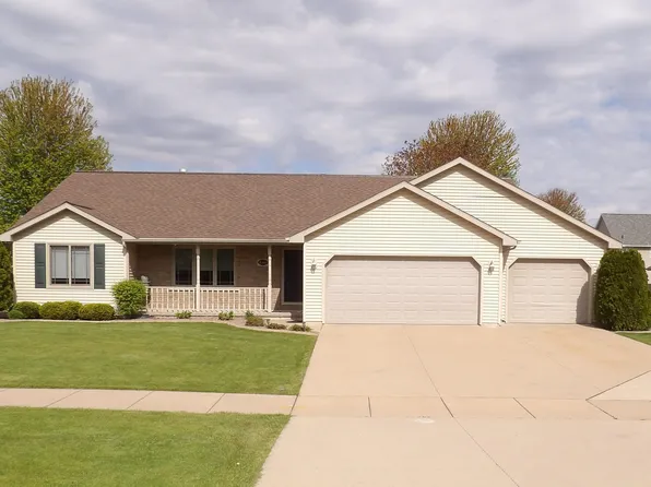 2360 Lost Dauphin Rd, De Pere, WI 54115