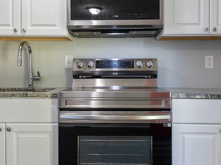 4711 Navarro Ave — Photo 6