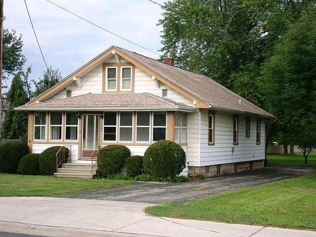 1st image of 7050 Broadway