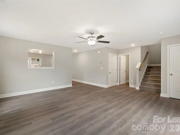 1007 Sioux St — Photo 6