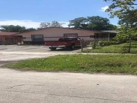 3rd image of 1080 SW 14th St