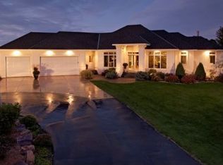 570 Hahn Dr, Shakopee, MN 55379