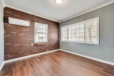 930 W Freeman St — Photo 5