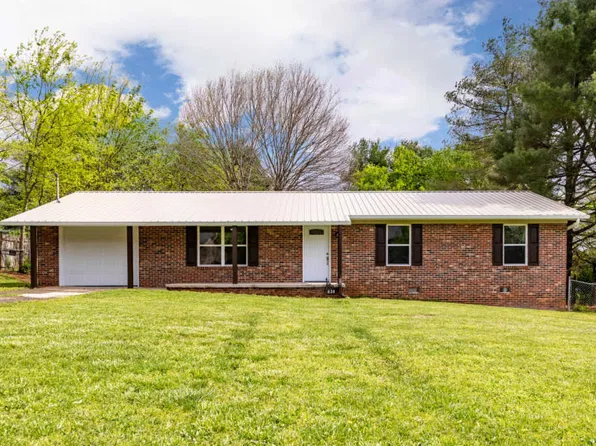 638 Cedar Cir, Lenoir City, TN 37772