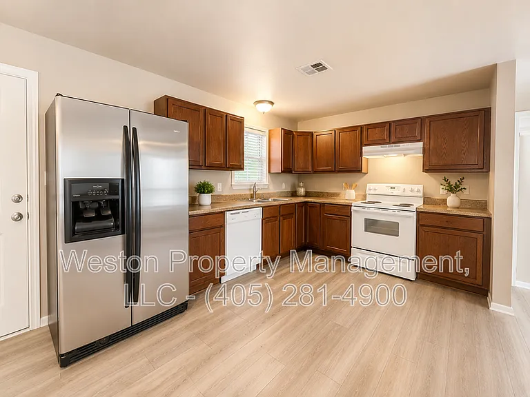416 E Washington St — Photo 4
