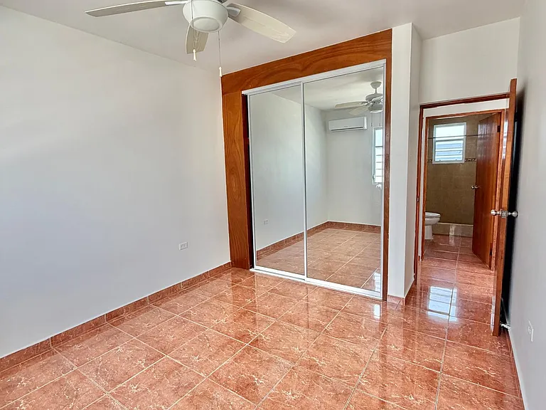 1 Calle Blvd — Photo 16