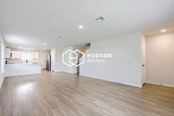 3 bed, 2.5 bath, 1970 sqft, $1,799 — Photo 2