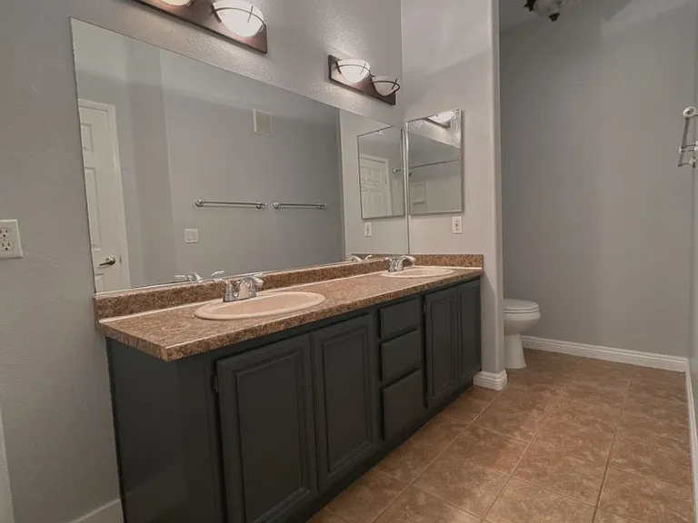 10245 S Maryland Pkwy #130 — Photo 11