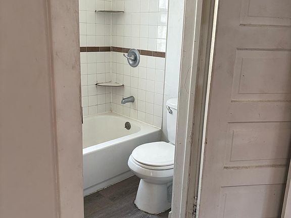 5th image of 3831 Elm St Floor 2