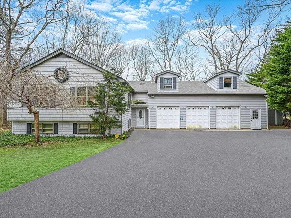 745 Pleasure Dr, Flanders, NY 11901