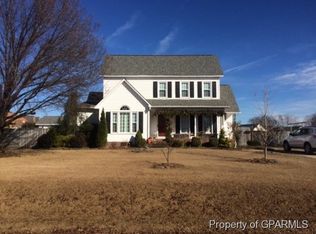 562 Shadow Ridge Dr, Winterville, NC 28590