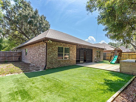 3rd image of 20 Big Oak Ln