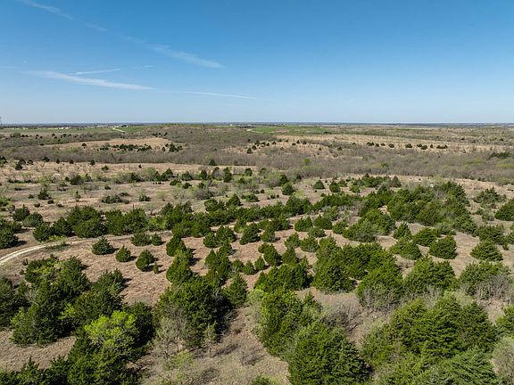 3rd image of 843 Lake Ridge Dr