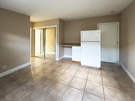 4th image of 715 NE 6th St #5E