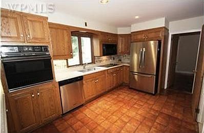 4th image of 22 Interlaken Dr