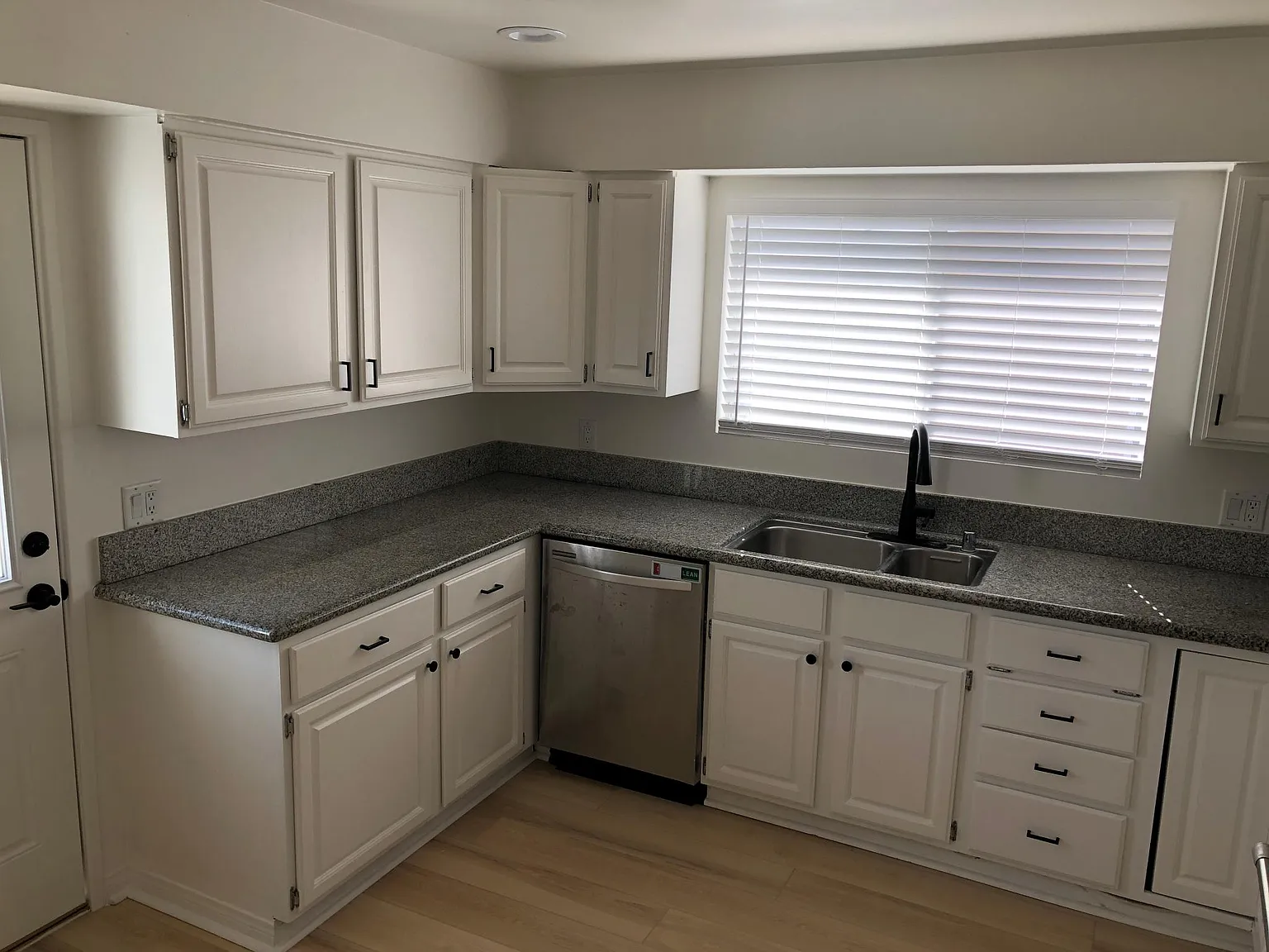 1724 Fern Ave — Photo 2