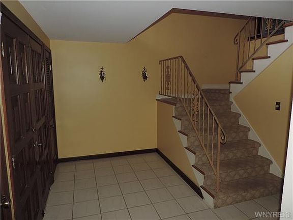 3rd image of 120 Fernwood Ln